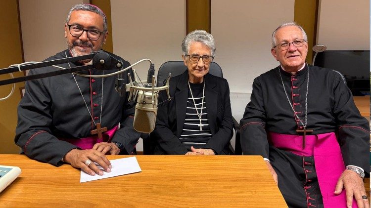 Nos estúdios da Rádio Vaticano Nos estúdios da Rádio Vaticano